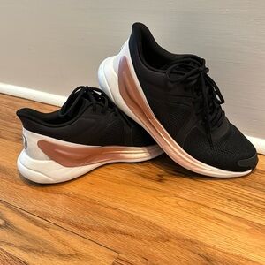 Lululemon sneakers women’s size 8 excellent condition